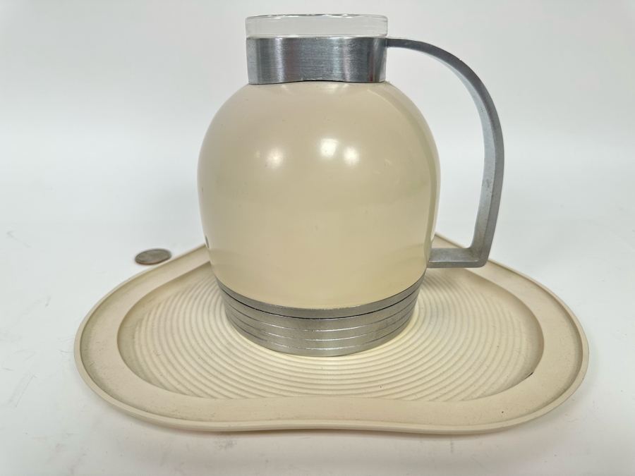 Henry Dreyfuss For Thermous Vintage Machine Age Art Deco Decanter 6W X 5.5H With Triangular Tray 9.5 X 9 1930s In Excellent Condition [Photo 2]