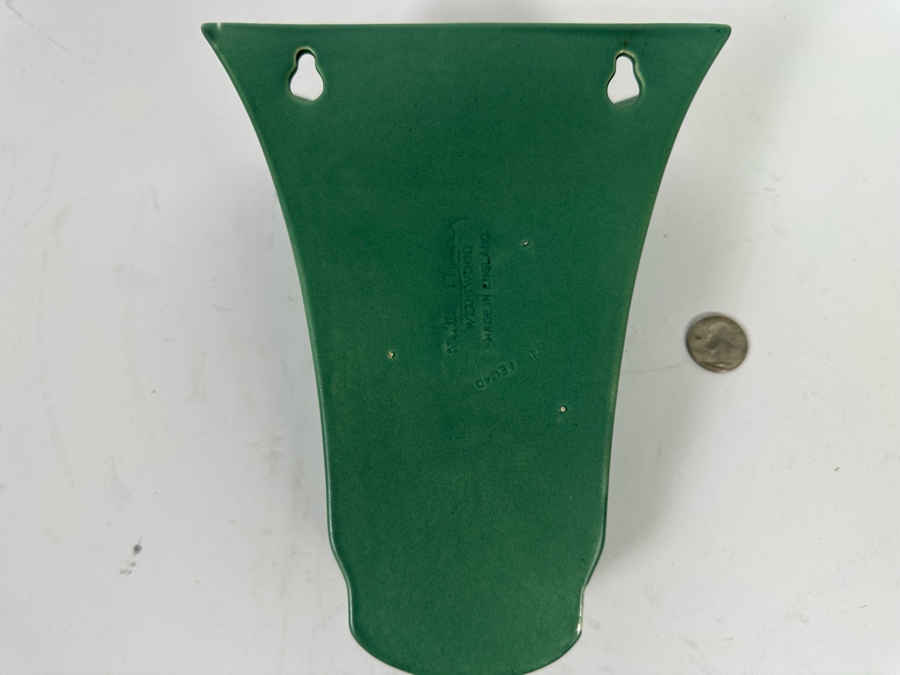 Keith Murray For Wedgwood England Signed Green Semi-Circular Fluted Wall Pocket Vase 6.5W X 3.5D X 8H [Photo 6]