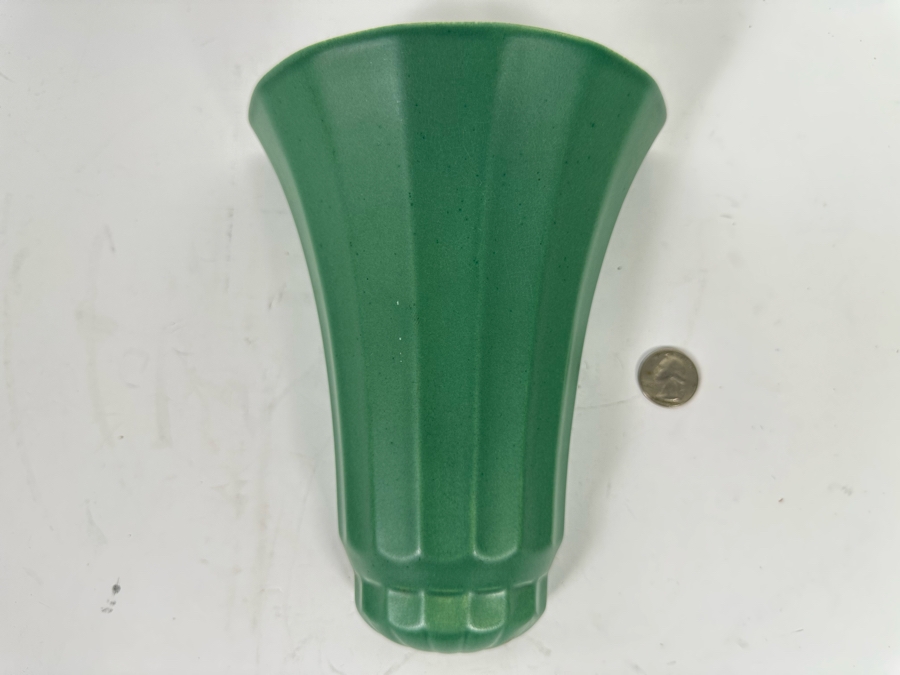 Keith Murray For Wedgwood England Signed Green Semi-Circular Fluted Wall Pocket Vase 6.5W X 3.5D X 8H [Photo 3]