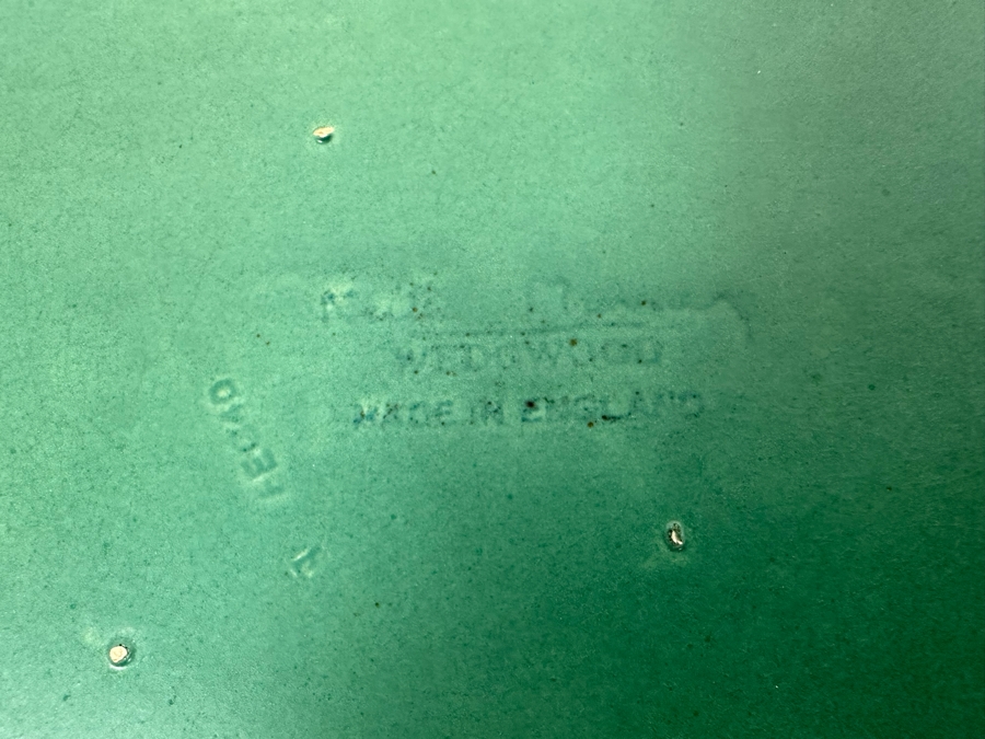 Keith Murray For Wedgwood England Signed Green Semi-Circular Fluted Wall Pocket Vase 6.5W X 3.5D X 8H [Photo 2]