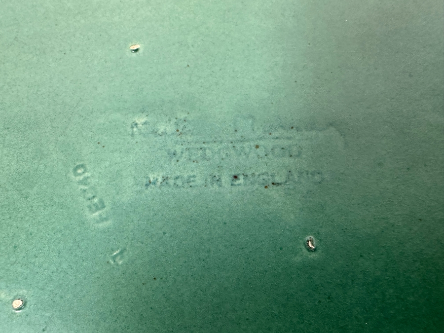 Keith Murray For Wedgwood England Signed Green Semi-Circular Fluted Wall Pocket Vase 6.5W X 3.5D X 8H [Photo 7]