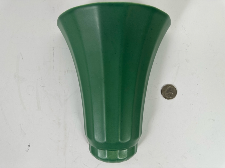 Keith Murray For Wedgwood England Signed Green Semi-Circular Fluted Wall Pocket Vase 6.5W X 3.5D X 8H [Photo 4]