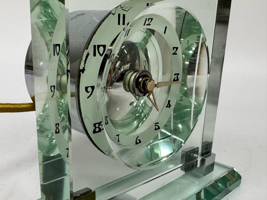Vintage Art Deco Waltham Watch Co Lucite And Chrome Electric Desk Clock Not Working 5.25W X 2.5D X 5.25H [Photo 10]