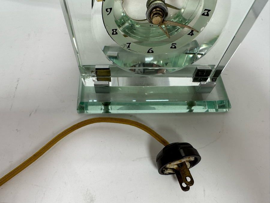 Vintage Art Deco Waltham Watch Co Lucite And Chrome Electric Desk Clock Not Working 5.25W X 2.5D X 5.25H [Photo 20]