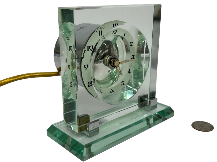 Vintage Art Deco Waltham Watch Co Lucite And Chrome Electric Desk Clock Not Working 5.25W X 2.5D X 5.25H