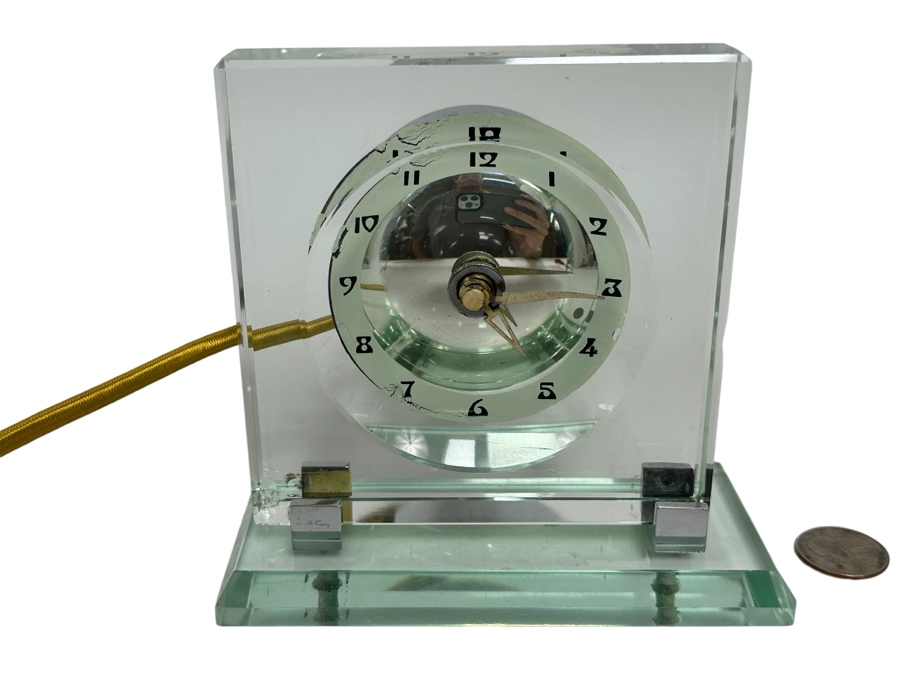 Vintage Art Deco Waltham Watch Co Lucite And Chrome Electric Desk Clock Not Working 5.25W X 2.5D X 5.25H [Photo 2]