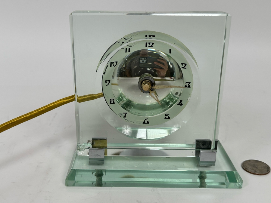 Vintage Art Deco Waltham Watch Co Lucite And Chrome Electric Desk Clock Not Working 5.25W X 2.5D X 5.25H [Photo 4]