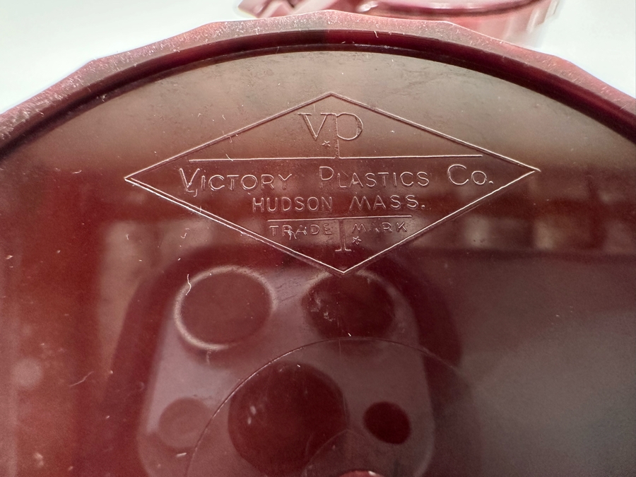 Pair Of Art Deco Victory Plastics Co VP Hudson MA Pitchers 7H With Tray [Photo 11]