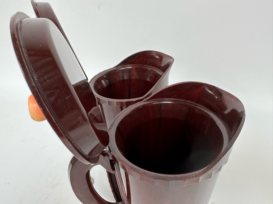 Pair Of Art Deco Victory Plastics Co VP Hudson MA Pitchers 7H With Tray [Photo 9]