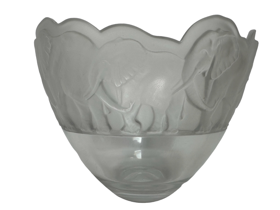 Nachtmann Crystal Bowl With Elephants Safari Signed 9W X 6 7/8H