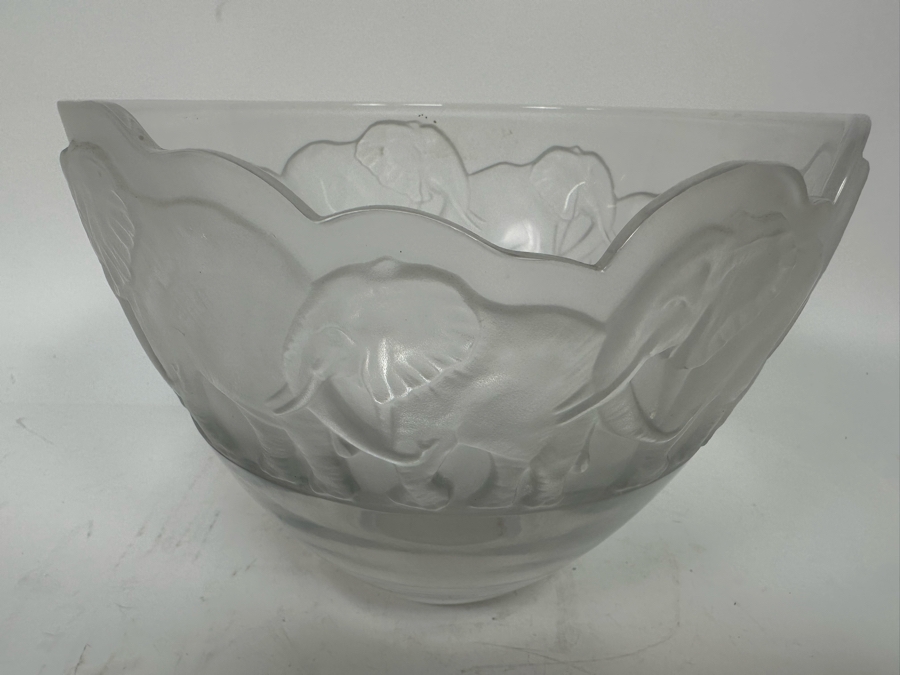 Nachtmann Crystal Bowl With Elephants Safari Signed 9W X 6 7/8H [Photo 4]