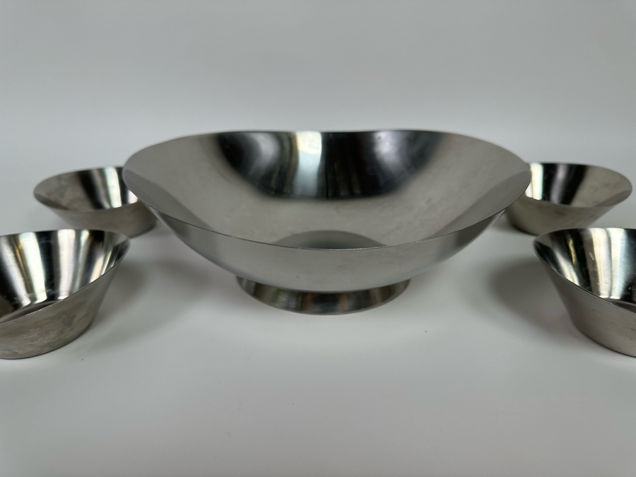 MG Denmark 18/8 Stainless Preferred Footed Serving Bowl 10.5W X 4H With Four Matching Salad Bowls 5W X 1.5H [Photo 4]