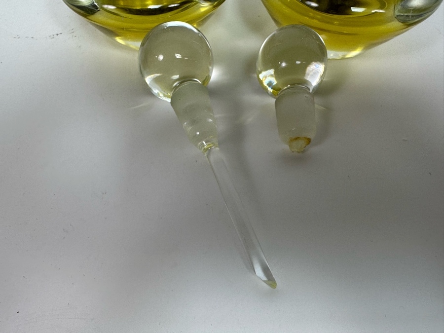 Vintage Italian Murano Glass Set Featuring Lidded Box And Pair Of Perfume Bottles With Broken Stoppers [Photo 11]