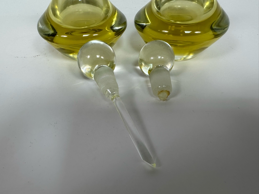 Vintage Italian Murano Glass Set Featuring Lidded Box And Pair Of Perfume Bottles With Broken Stoppers [Photo 10]