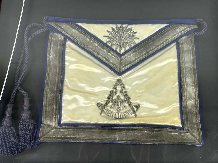 Vintage Masonic International Masonry Master Mason Apron 14 X 12 In Shadow Box Frame 24 X 20 Presented To W. Dri. Joseph Zausner Master, 1953 By Mount Neboh No. 257 [Photo 6]