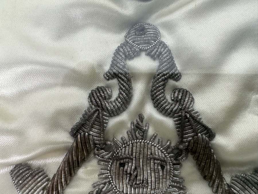 Vintage Masonic International Masonry Master Mason Apron 14 X 12 In Shadow Box Frame 24 X 20 Presented To W. Dri. Joseph Zausner Master, 1953 By Mount Neboh No. 257 [Photo 10]