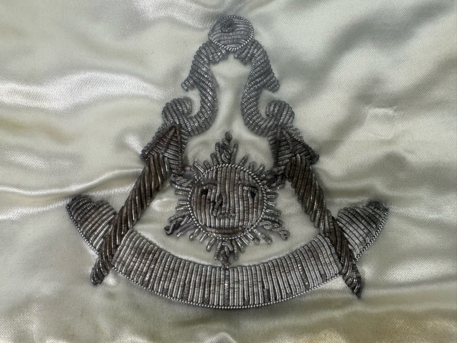 Vintage Masonic International Masonry Master Mason Apron 14 X 12 In Shadow Box Frame 24 X 20 Presented To W. Dri. Joseph Zausner Master, 1953 By Mount Neboh No. 257 [Photo 9]