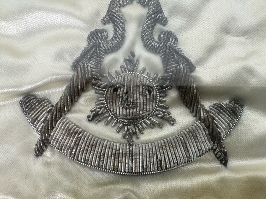 Vintage Masonic International Masonry Master Mason Apron 14 X 12 In Shadow Box Frame 24 X 20 Presented To W. Dri. Joseph Zausner Master, 1953 By Mount Neboh No. 257 [Photo 11]