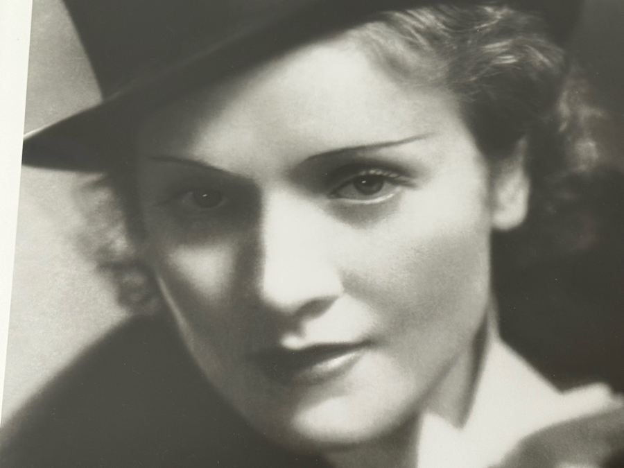 Original Marlene Dietrich Photograph By Old Hollywood Photographer Eugene Richee (1896-1972) For Promo Photo For The 1930 Movie 'Morocco' 18 X 22 Framed 35 X 39 [Photo 7]