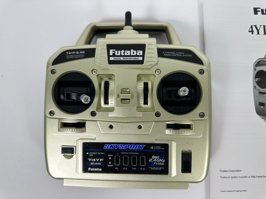 Pair Of Mechanical Animal Puppets With Remote Control Designed By Lunas Puppets For A TV Commercial Photo Shoot (Untested) [Photo 17]