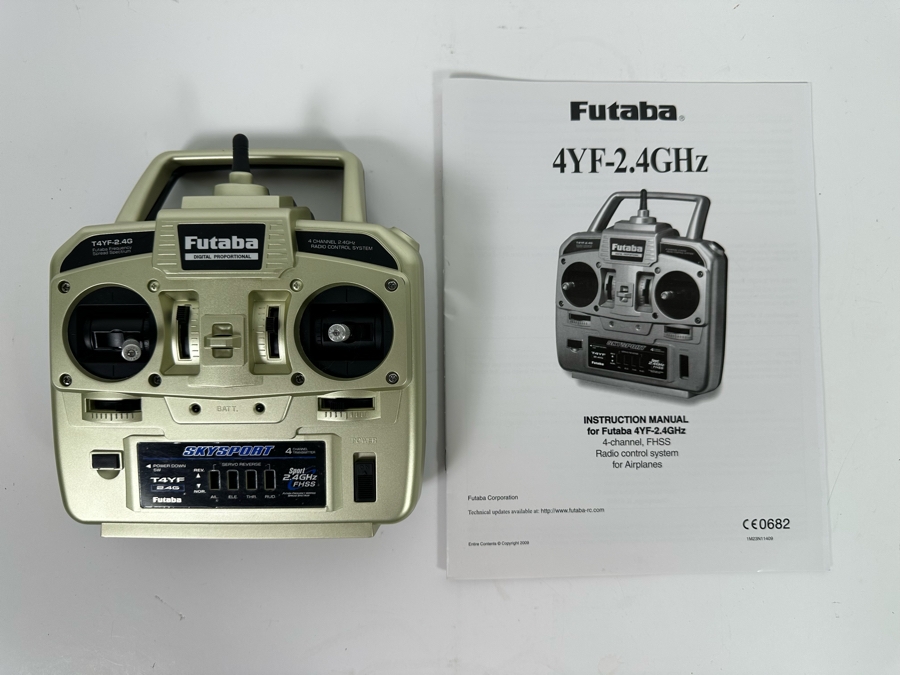 Pair Of Mechanical Animal Puppets With Remote Control Designed By Lunas Puppets For A TV Commercial Photo Shoot (Untested) [Photo 16]