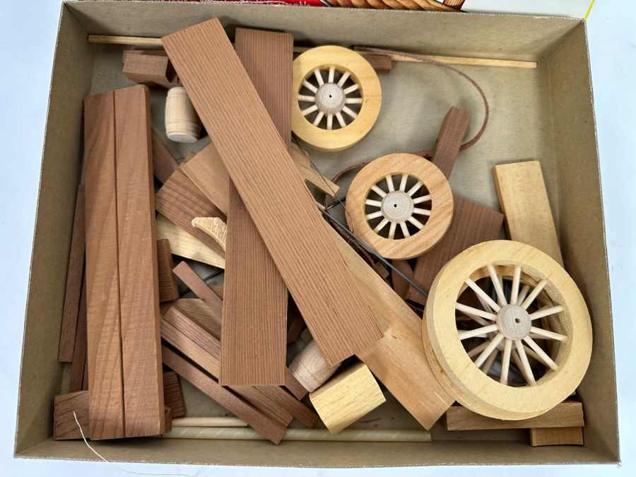 Wagon Masters Scale Models Wooden Sheepherder's Wagon With Box [Photo 7]