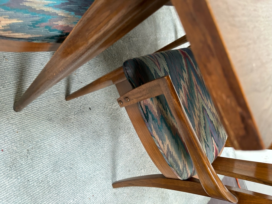 Mid-Century Modern Broyhill Dining Table 40W X 50D X 30H With Three 12' Leaves And Six Chairs - See Photos For Extra Leaves [Photo 17]