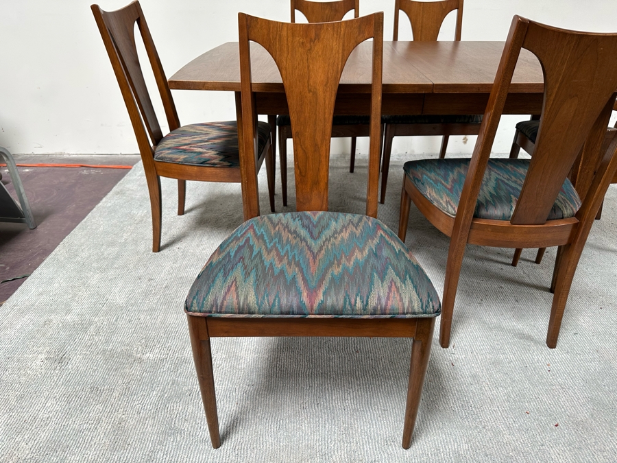 Mid-Century Modern Broyhill Dining Table 40W X 50D X 30H With Three 12' Leaves And Six Chairs - See Photos For Extra Leaves [Photo 13]