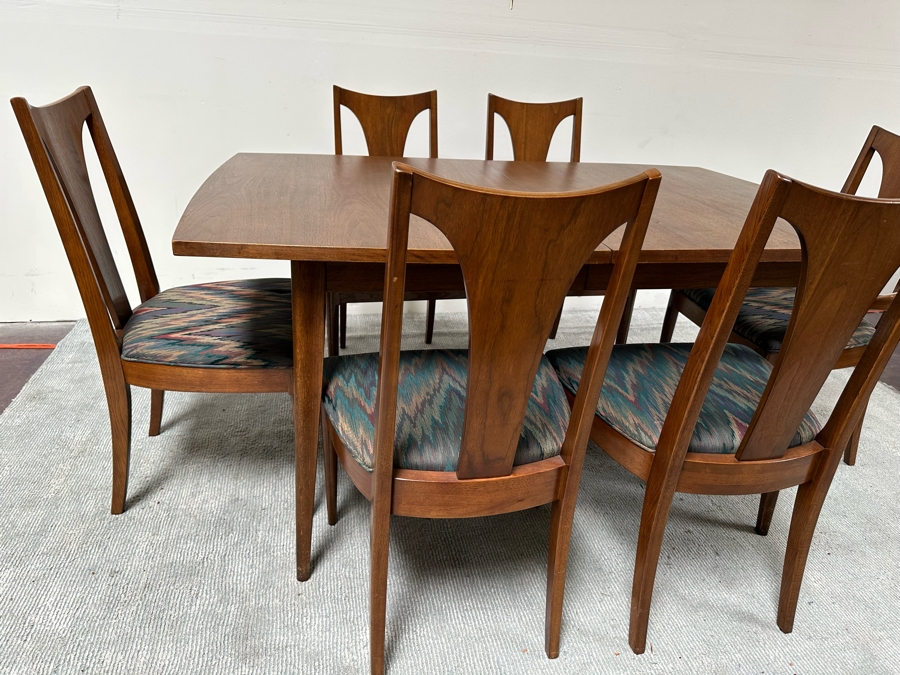 Mid-Century Modern Broyhill Dining Table 40W X 50D X 30H With Three 12' Leaves And Six Chairs - See Photos For Extra Leaves [Photo 12]
