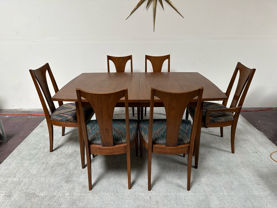 Mid-Century Modern Broyhill Dining Table 40W X 50D X 30H With Three 12' Leaves And Six Chairs - See Photos For Extra Leaves [Photo 5]