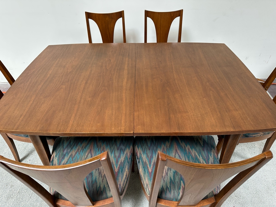 Mid-Century Modern Broyhill Dining Table 40W X 50D X 30H With Three 12' Leaves And Six Chairs - See Photos For Extra Leaves [Photo 10]