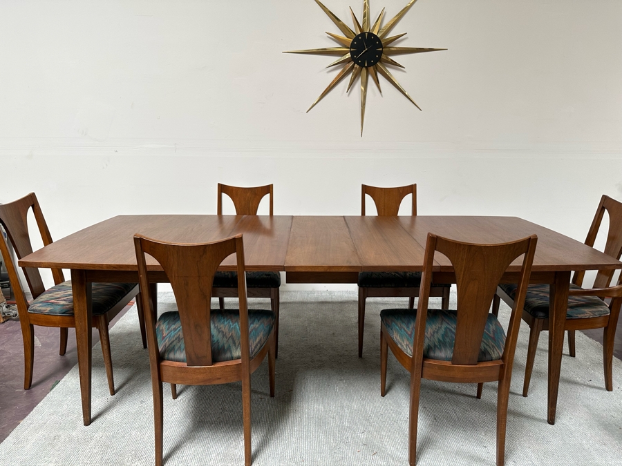 Mid-Century Modern Broyhill Dining Table 40W X 50D X 30H With Three 12' Leaves And Six Chairs - See Photos For Extra Leaves [Photo 19]