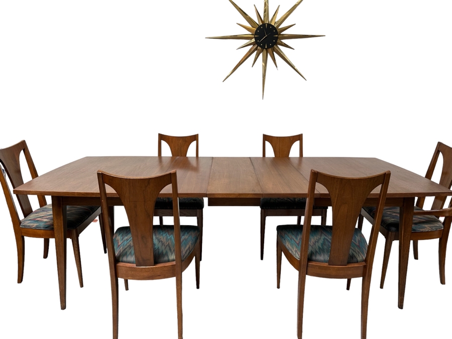 Mid-Century Modern Broyhill Dining Table 40W X 50D X 30H With Three 12' Leaves And Six Chairs - See Photos For Extra Leaves
