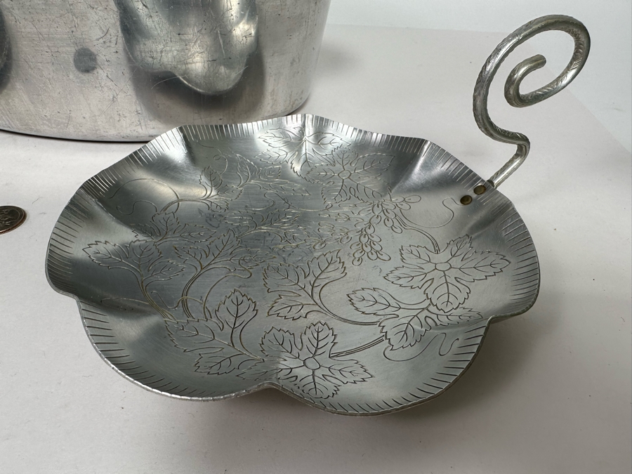 Pair Of Farber & Shlevin Hand Wrought Aluminum Trays Dishes 9.5W And American Healthcraft Large Aluminum Dutch Oven 16W [Photo 5]