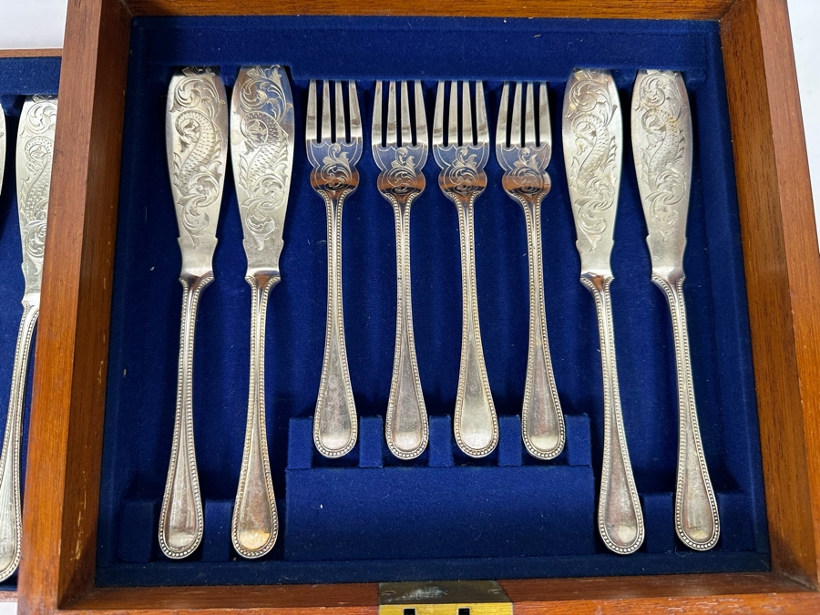 Antique Silverplate Fork And Knives Set 16 Pieces With Wooden 2-Tier Presentation Box 12W X 11D X 4H [Photo 6]