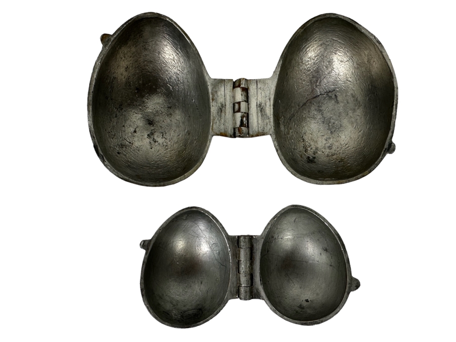 Pair Of Vintage Chocolate Egg Molds 3.5L And 2.5L [Photo 1]
