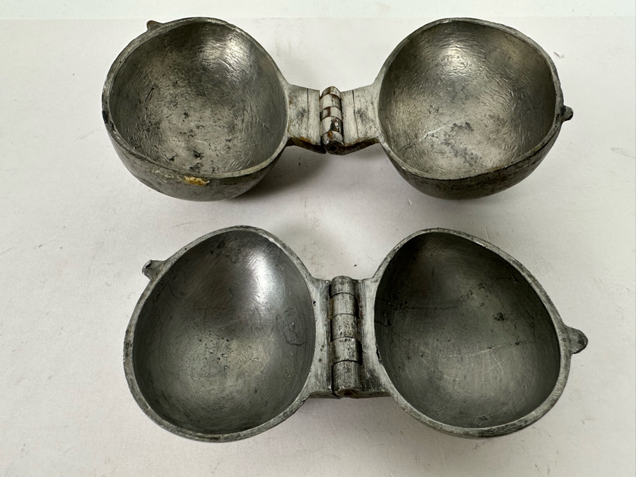 Pair Of Vintage Chocolate Egg Molds 3.5L And 2.5L [Photo 3]