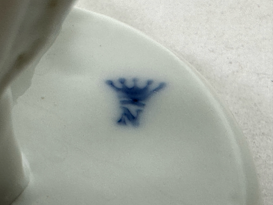 Antique Dresden Capodimonte Miniature Hand Painted Porcelain Plaque With Applied Stand 2.75W X 2.75H [Photo 8]