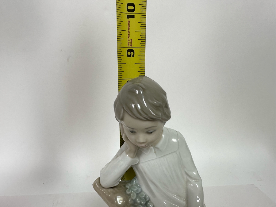 Lladro Figurine Little Boy Thinking 8.25H [Photo 7]