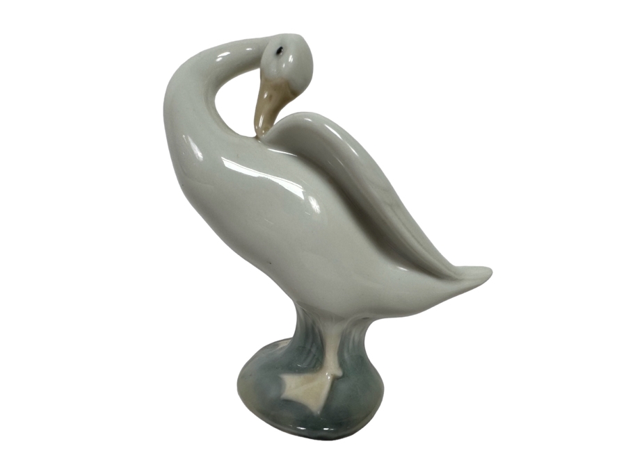 Lladro Preening Goose Figurine 4H