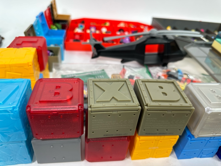 Huge Collection Of Roblox Action Figures And Accessories [Photo 12]