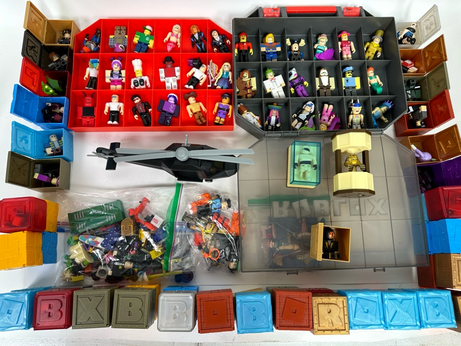 Huge Collection Of Roblox Action Figures And Accessories [Photo 3]