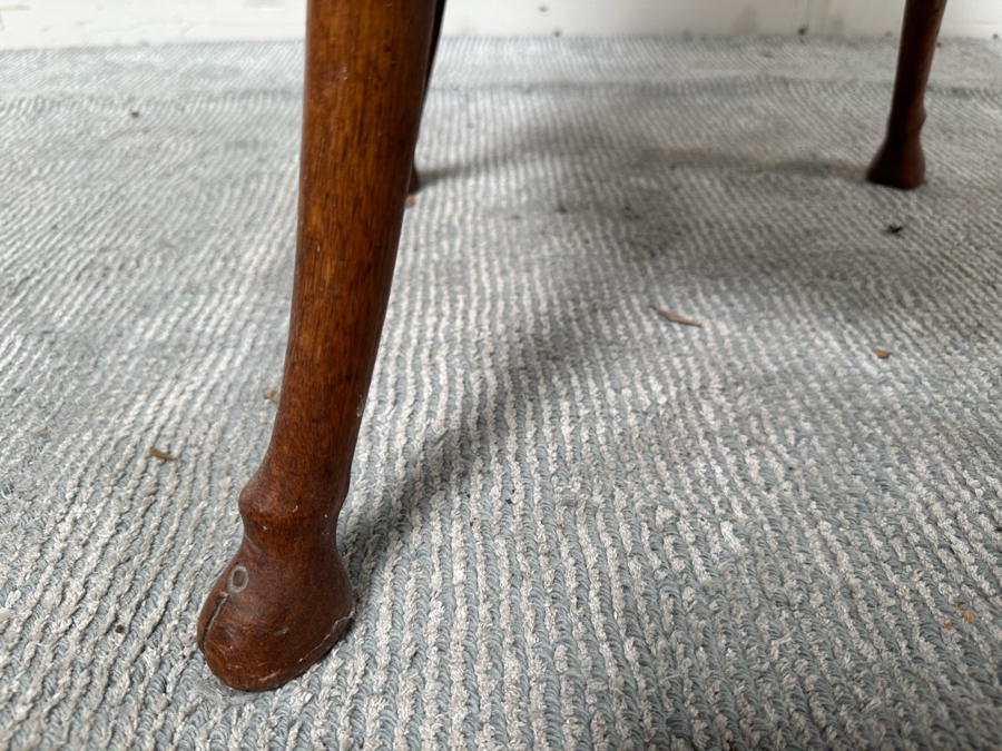 Vintage Carved Tiger Oak 2-Tier Round Side Table 20W X 30.5H [Photo 5]