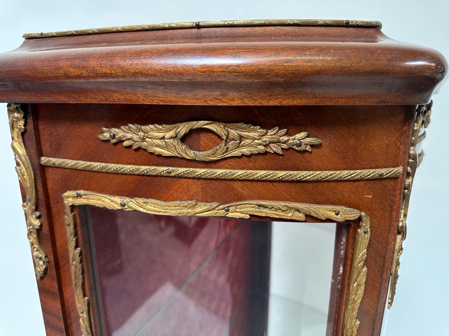 Vintage French Louis XV Style Hand Painted Vitrine Display Cabinet Made In Spain 27W X 12.5D X 59.5H [Photo 16]