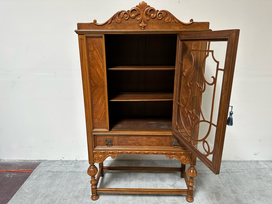 Antique Berkey & Gay China Cabinet 39.5W X 16D X 69H [Photo 10]