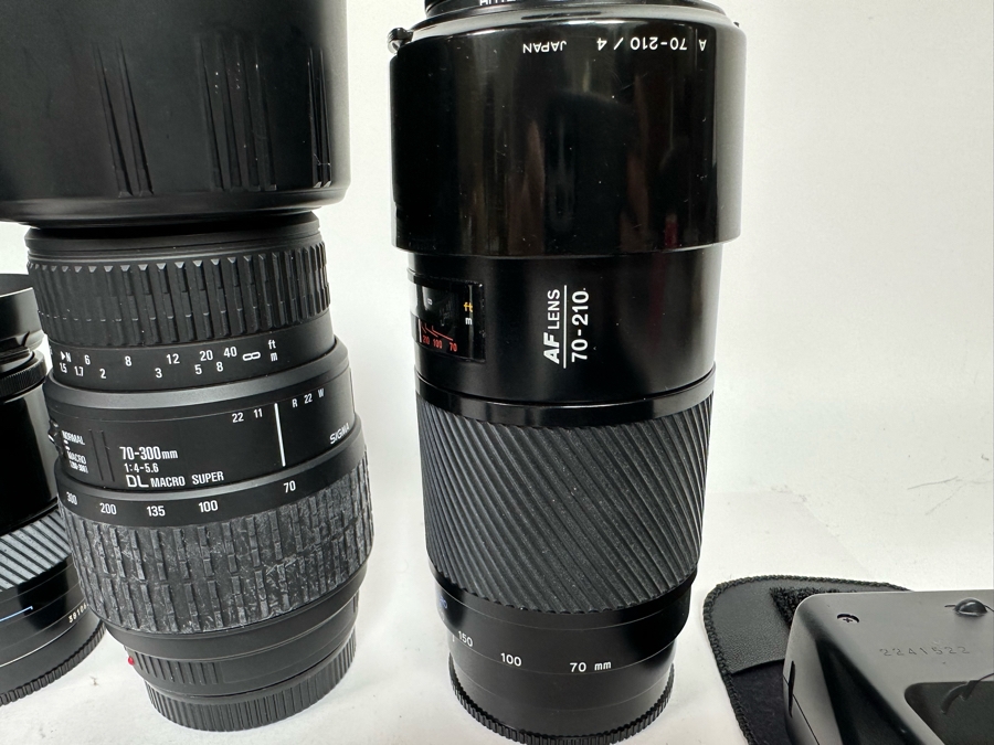 Konica Minolta Dynax Maxxum 7D Digital Camera With Five Lenses, Flashes, Accessories And Camera Bag [Photo 11]