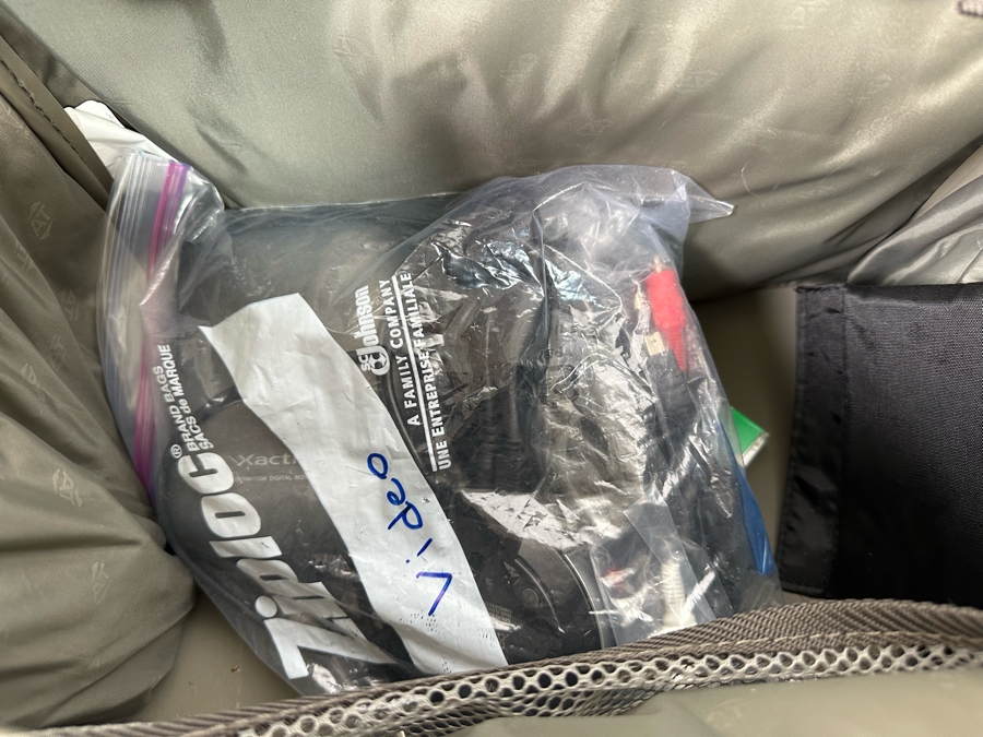 Konica Minolta Dynax Maxxum 7D Digital Camera With Five Lenses, Flashes, Accessories And Camera Bag [Photo 16]