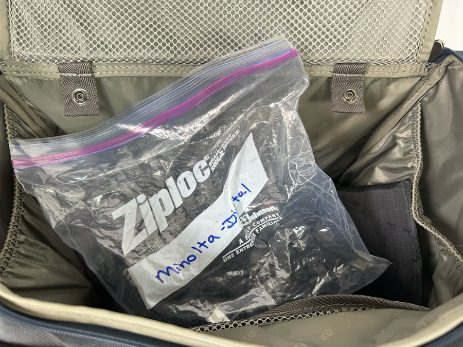 Konica Minolta Dynax Maxxum 7D Digital Camera With Five Lenses, Flashes, Accessories And Camera Bag [Photo 15]