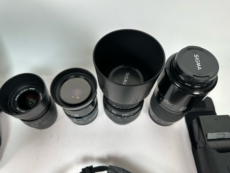 Konica Minolta Dynax Maxxum 7D Digital Camera With Five Lenses, Flashes, Accessories And Camera Bag [Photo 13]