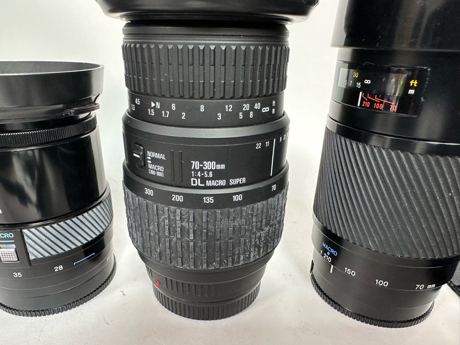 Konica Minolta Dynax Maxxum 7D Digital Camera With Five Lenses, Flashes, Accessories And Camera Bag [Photo 12]